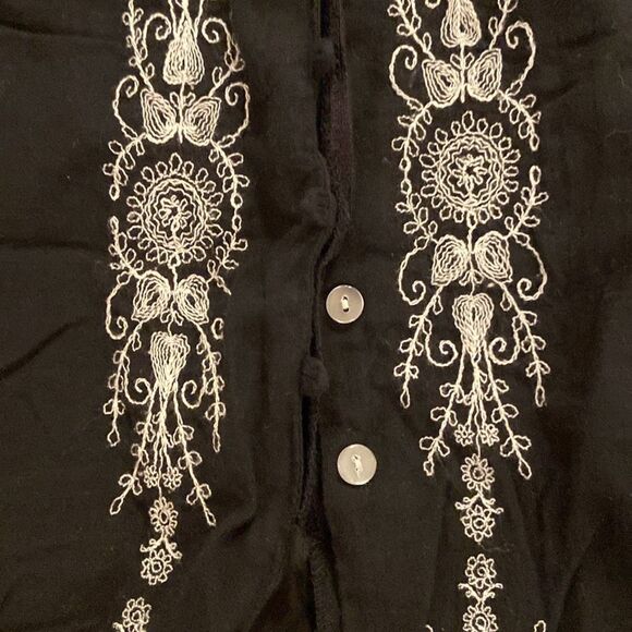 White House BlackMarket size medium cover, black with white stitching - Picture 4 of 10